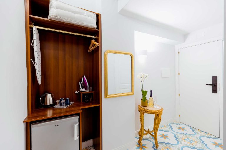 Atri Rooms Centro Storico Napoli – Chiaia Room 12