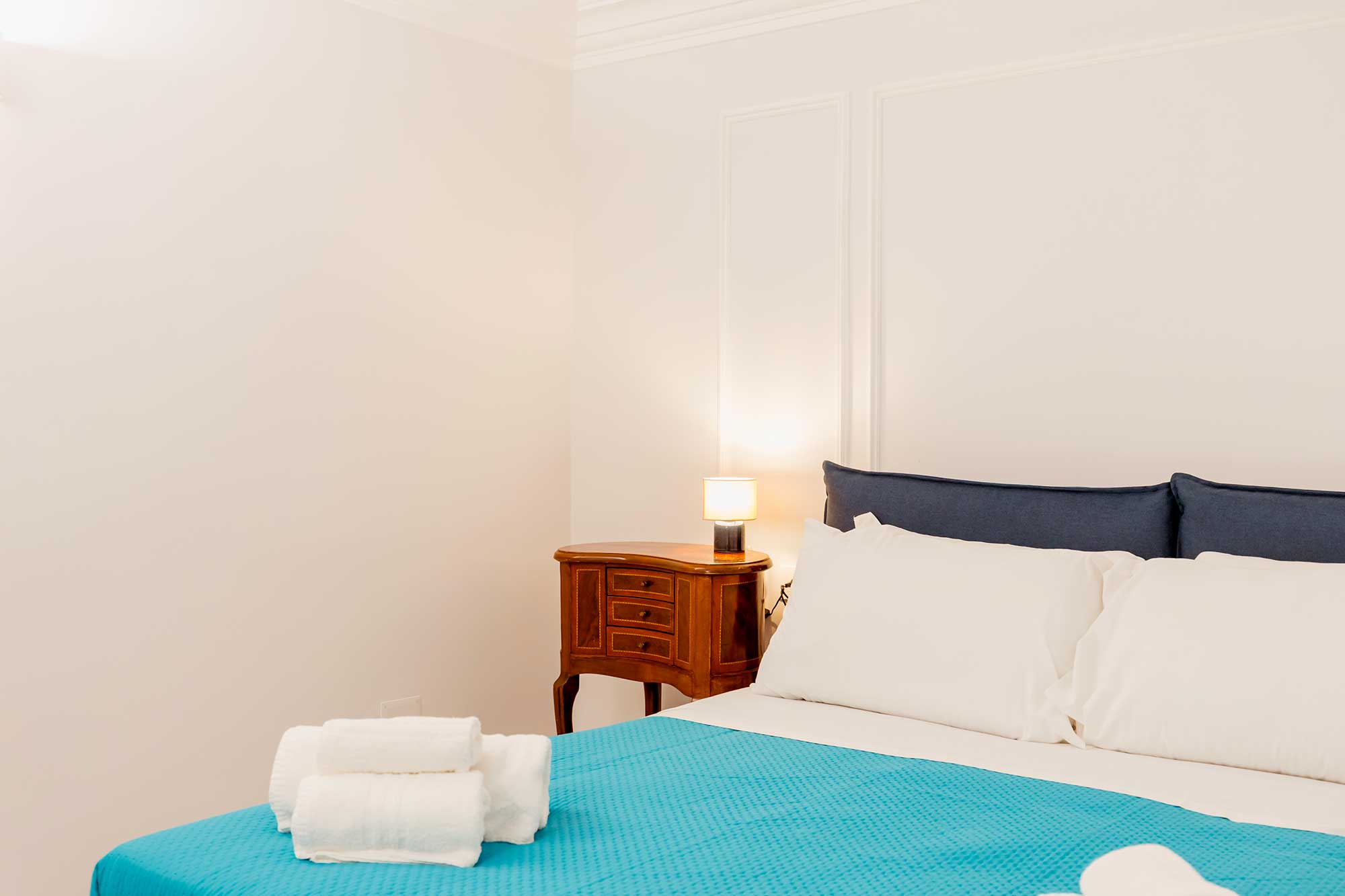 Atri Rooms Centro Storico Napoli – Plebiscito Room 2